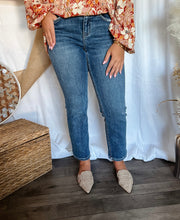 Load image into Gallery viewer, Aubrey Ankle Straight Jeans
