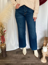 Load image into Gallery viewer, Josie Tummy Control Lovervet Jeans
